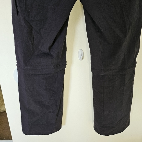 VGUC Mountain Hardware Convertible Cargo Pants Hiking Black Women Sz 12 - Picture 8 of 16